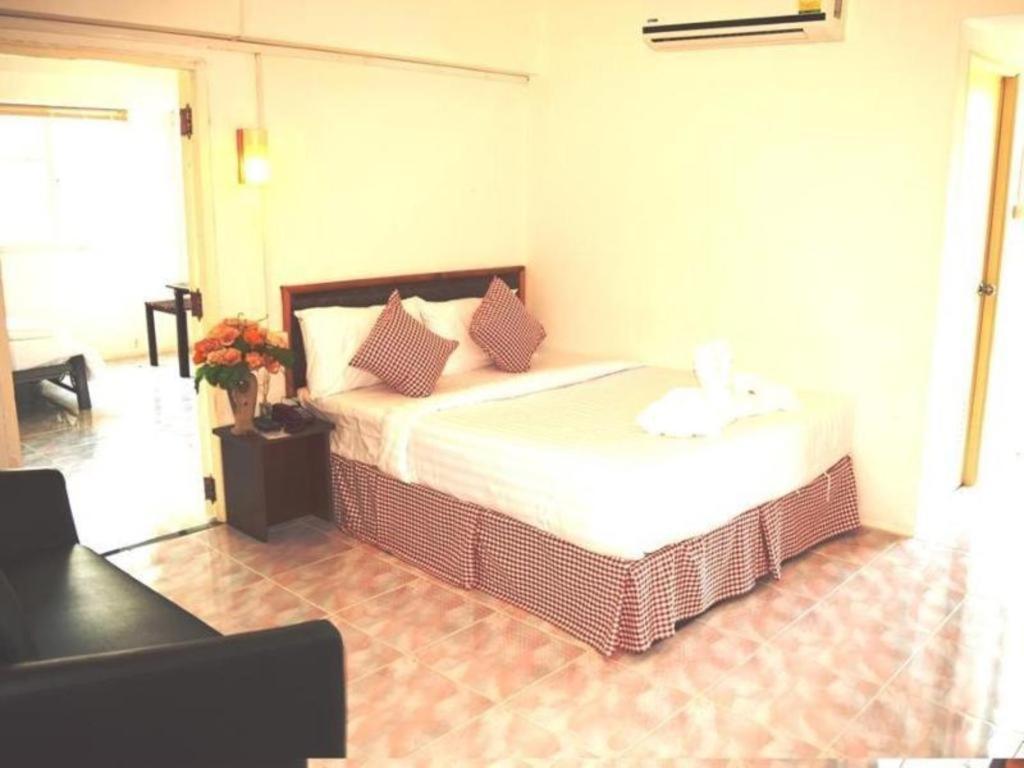 Hotel De Ratt Phuket Patong Exterior foto